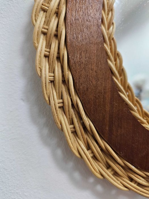Zestaw vintage – lustro i dwa kinkiety z rattanu i drewna