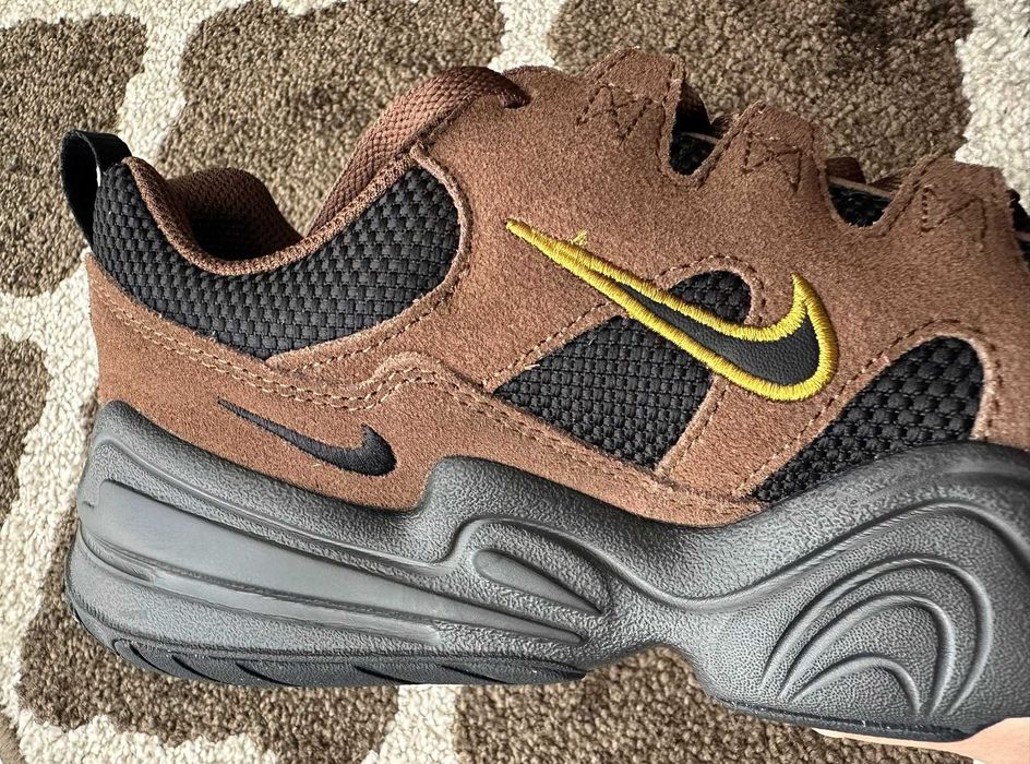Ténis modelo Nike Tech Hera tamanho 41 castanhos homem sapatilhas