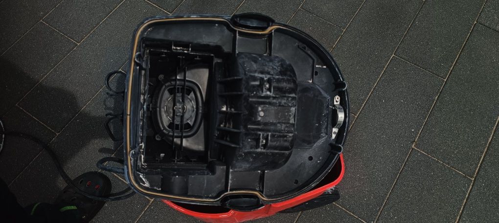 Odkurzacz przemysłowy budowlany na mokro z otrząsaczem flex Karcher