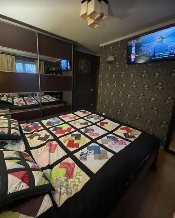 Продаж 3к квартири 76 кв. м на вул. Карпенка