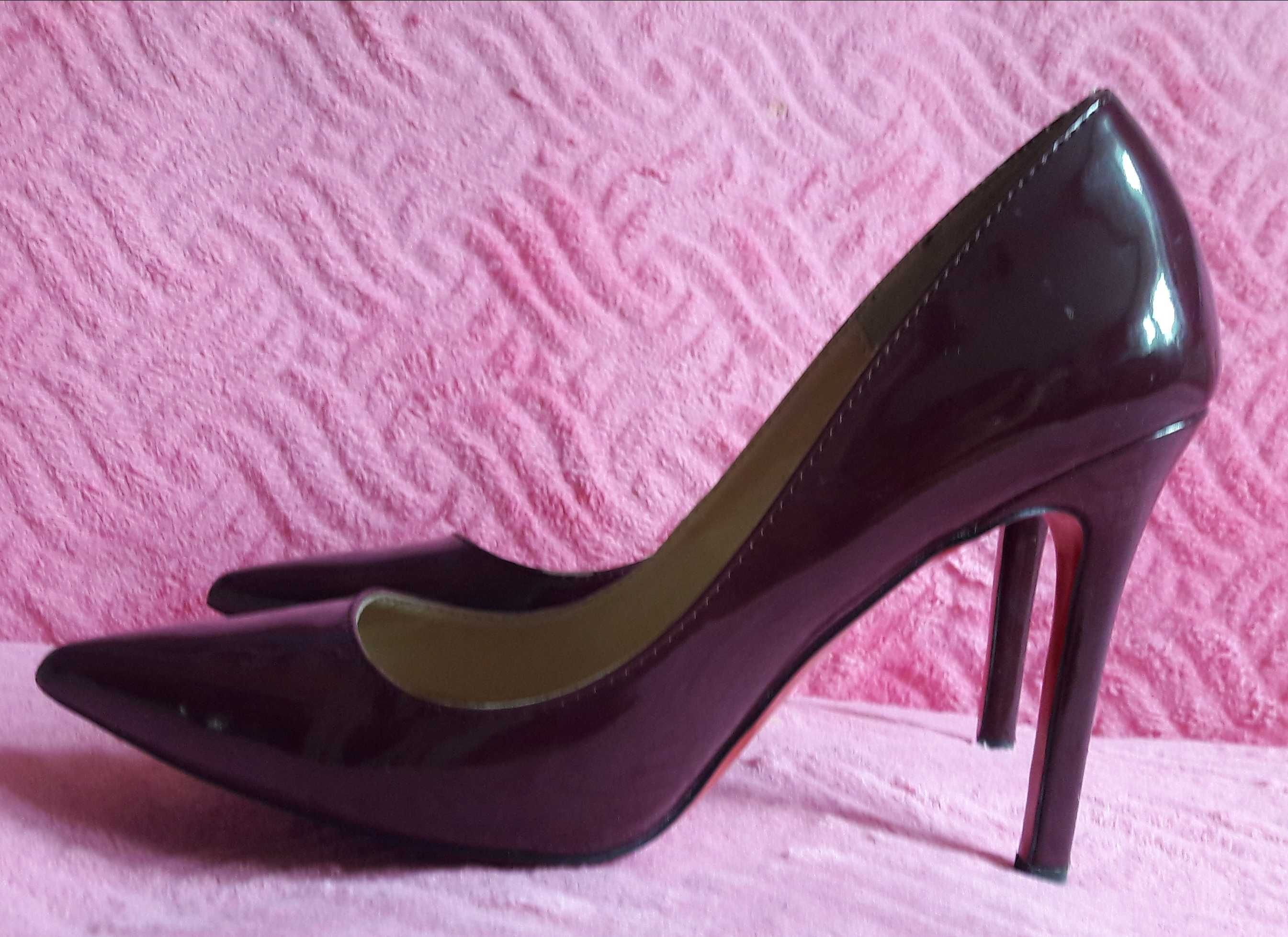 Bordowe szpilki Christian Louboutin 37 czerwona podeszwa