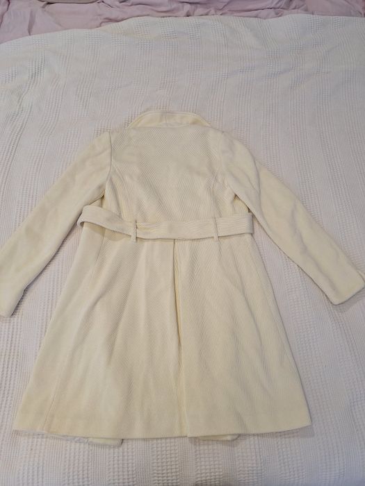 Пальто світлобежевого кольору