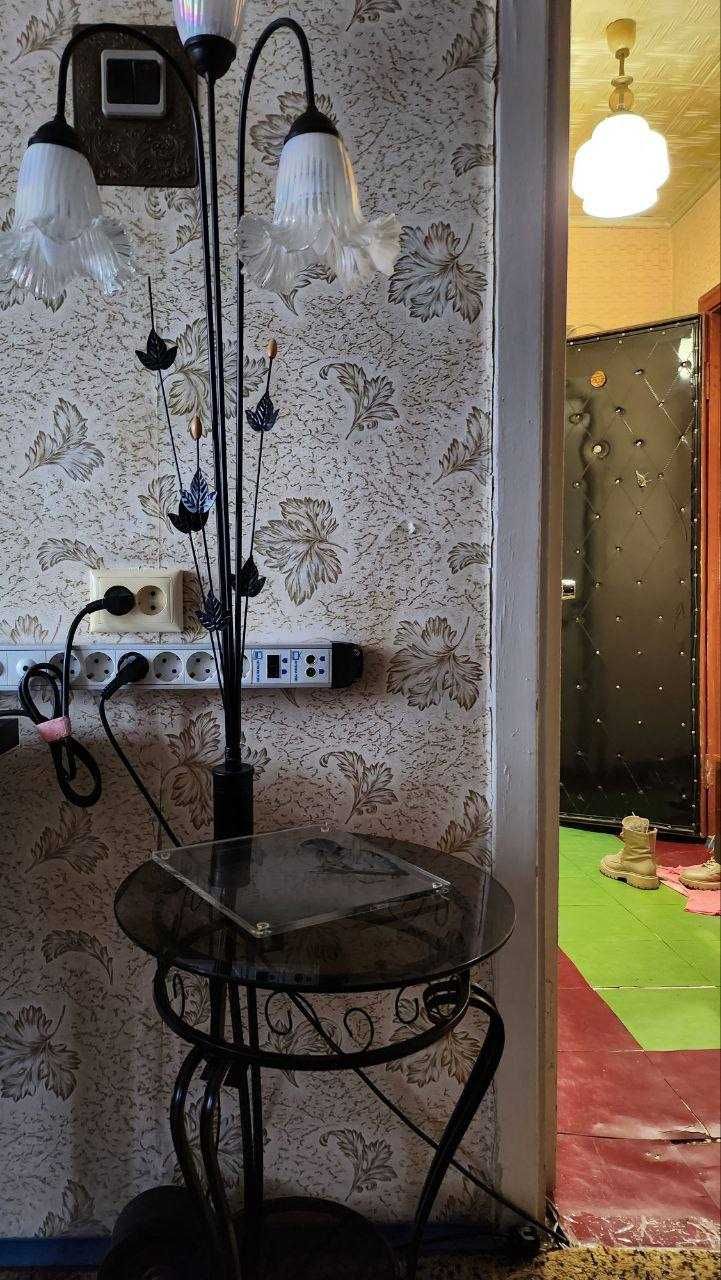 Напольный торшер.