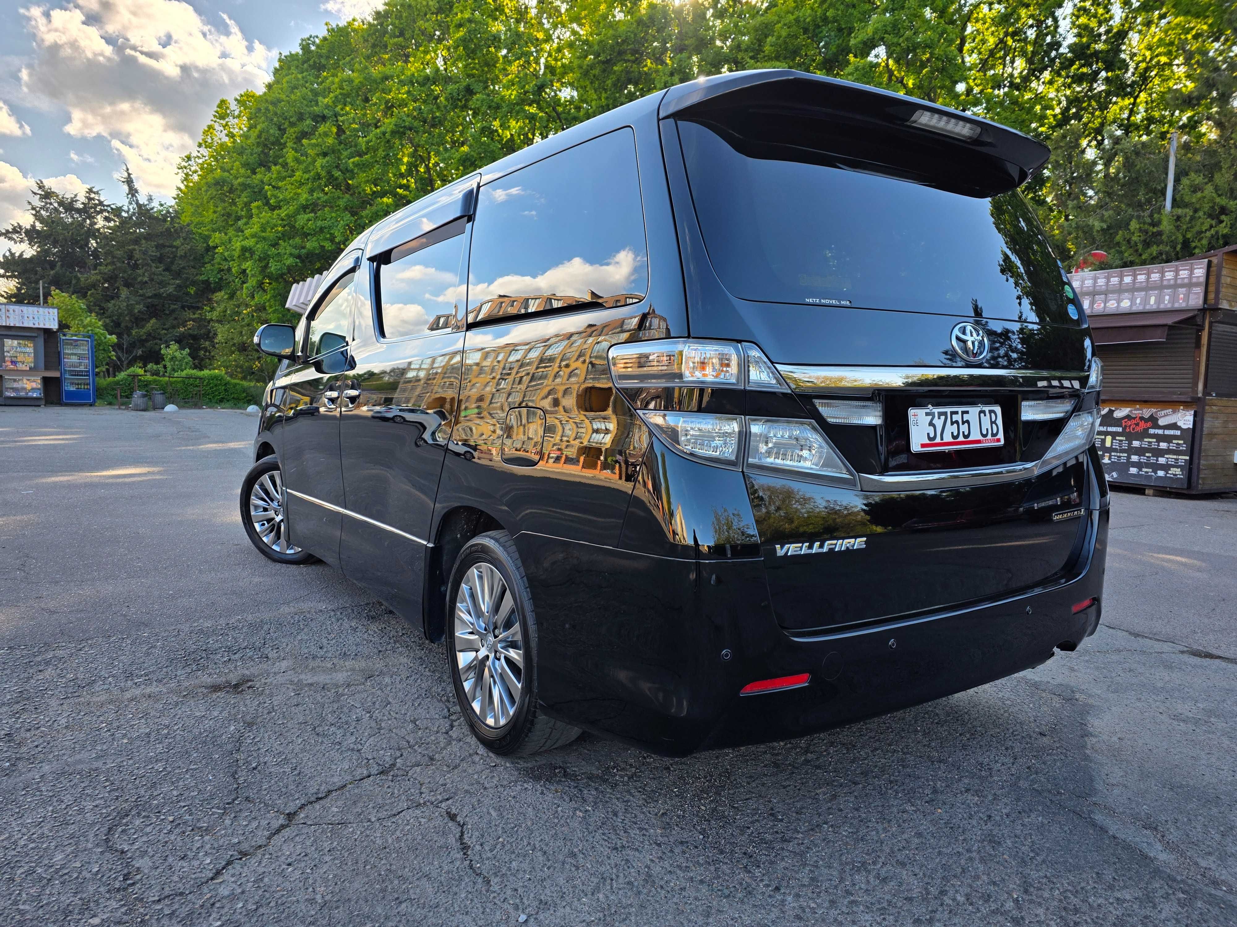 Toyota vellfire Golden Eyes II 2013 2.4 CVT