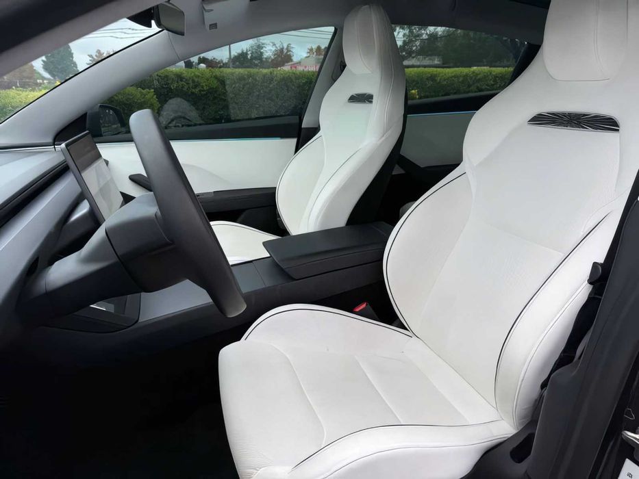 Tesla Model 3      2024