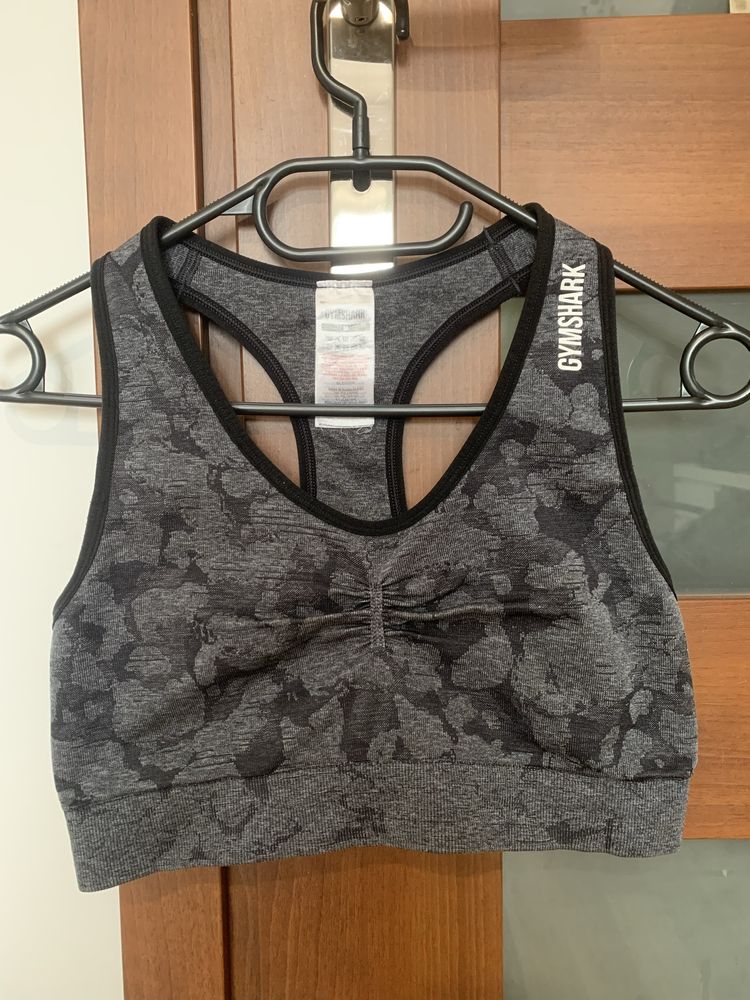szary stanik sportowy biustonosz gymshark