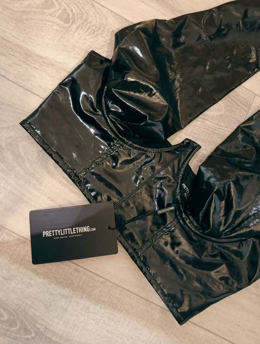 Bluzka top winyl PrettyLitteThing