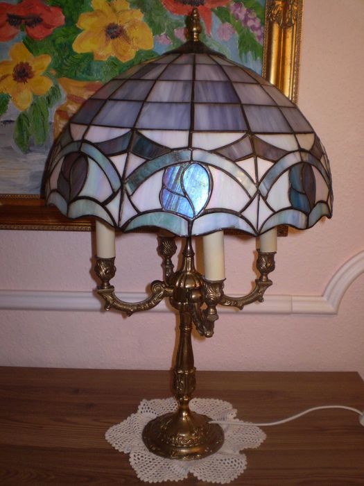 Duża mosiężna lampa witrażowa w stylu Tiffany wys.66 szer.41 .