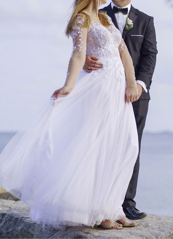 Suknia ślubna z odpinanymi rękawami