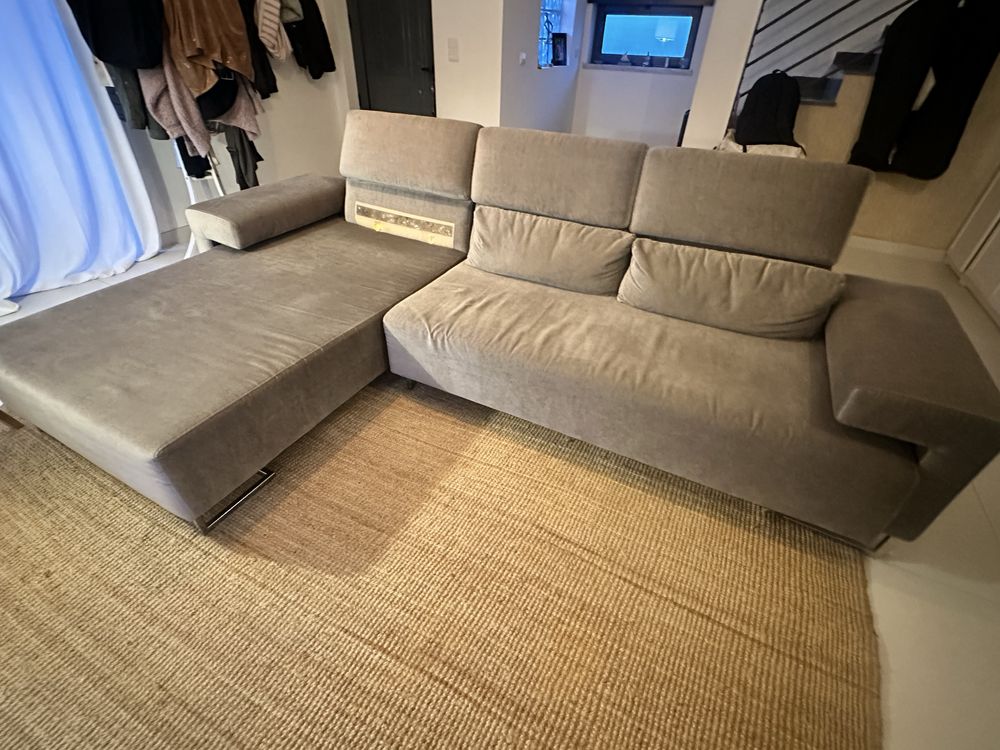 Sofá com chaise longue