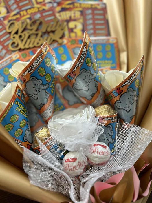 Bukiety ze zdrapkami  na ślub urodziny słodyczami