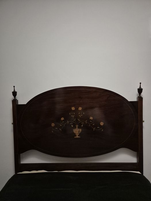 Cama de casal D. Maria embutidos florais