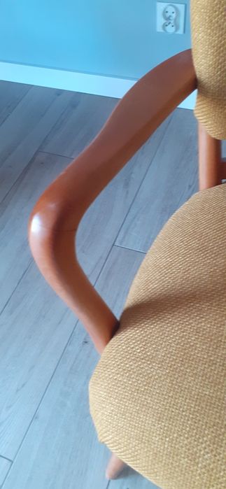 Komplet pieknych stylowych krzeseł drewnianyc JAK N