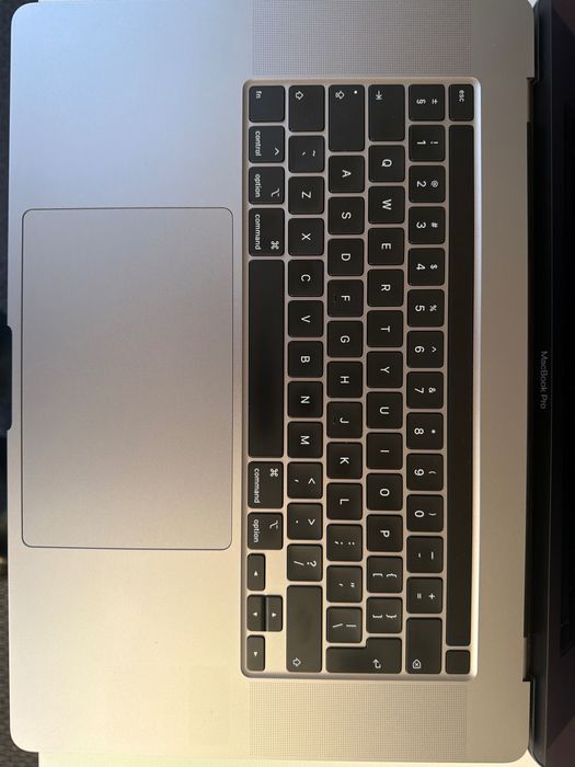 MacBook Pro 15.4" i9 32GB RAM 256GB SSD 2019 A1990