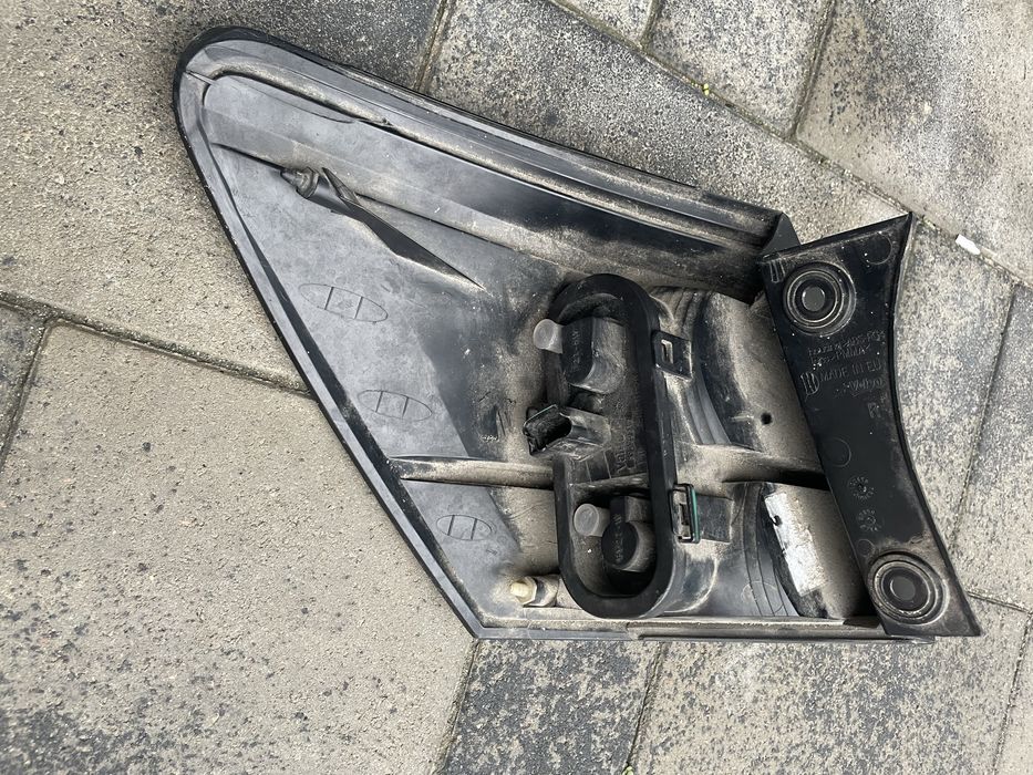 задній правий фонар qashqai j10