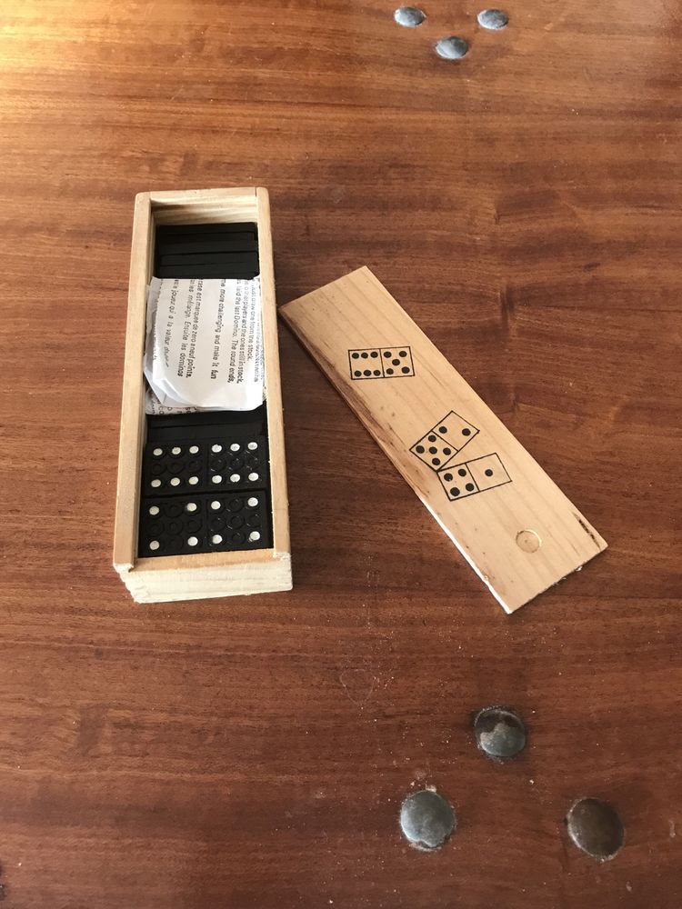 Jogo de Domino com caixa