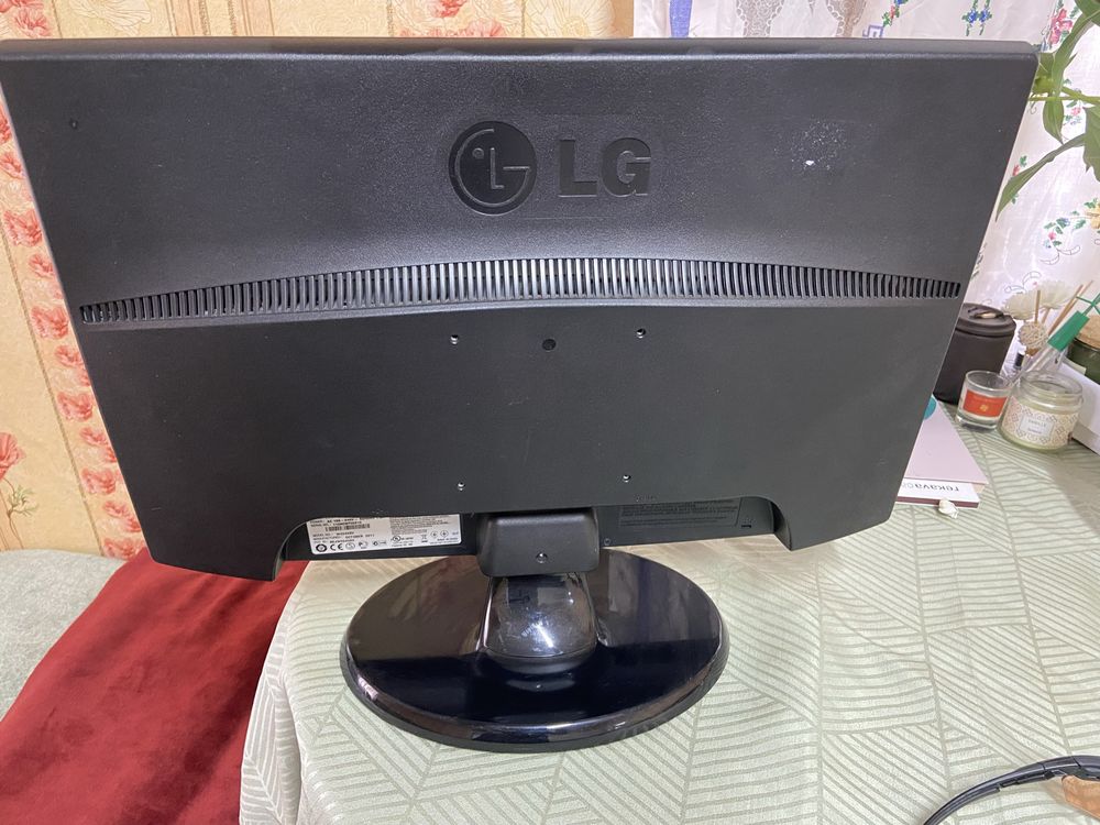 Продаються 2 монітора Lg та ViewSonic