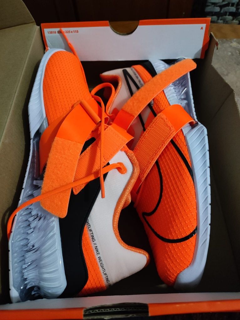 Ténis Nike Romaleos 4 laranja novas