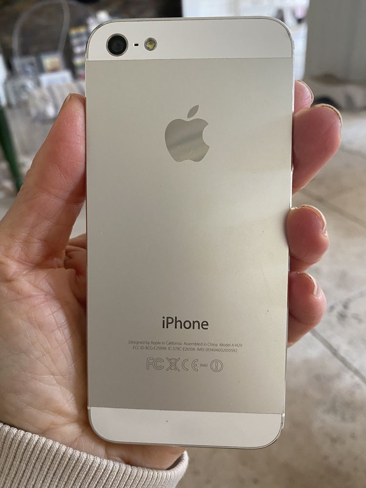 iPhone 5 16 GB srebrny z oryginalnym pudełkiem
