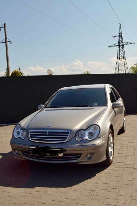 Mercedes C200 в гарному стані з 2005 року