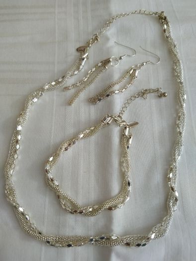 Conjunto prateado - colar + pulseira + brincos (novo)