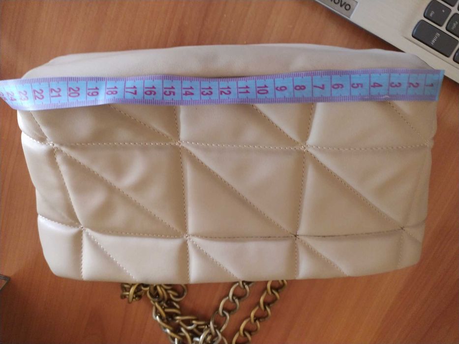 Продам сумочку беж