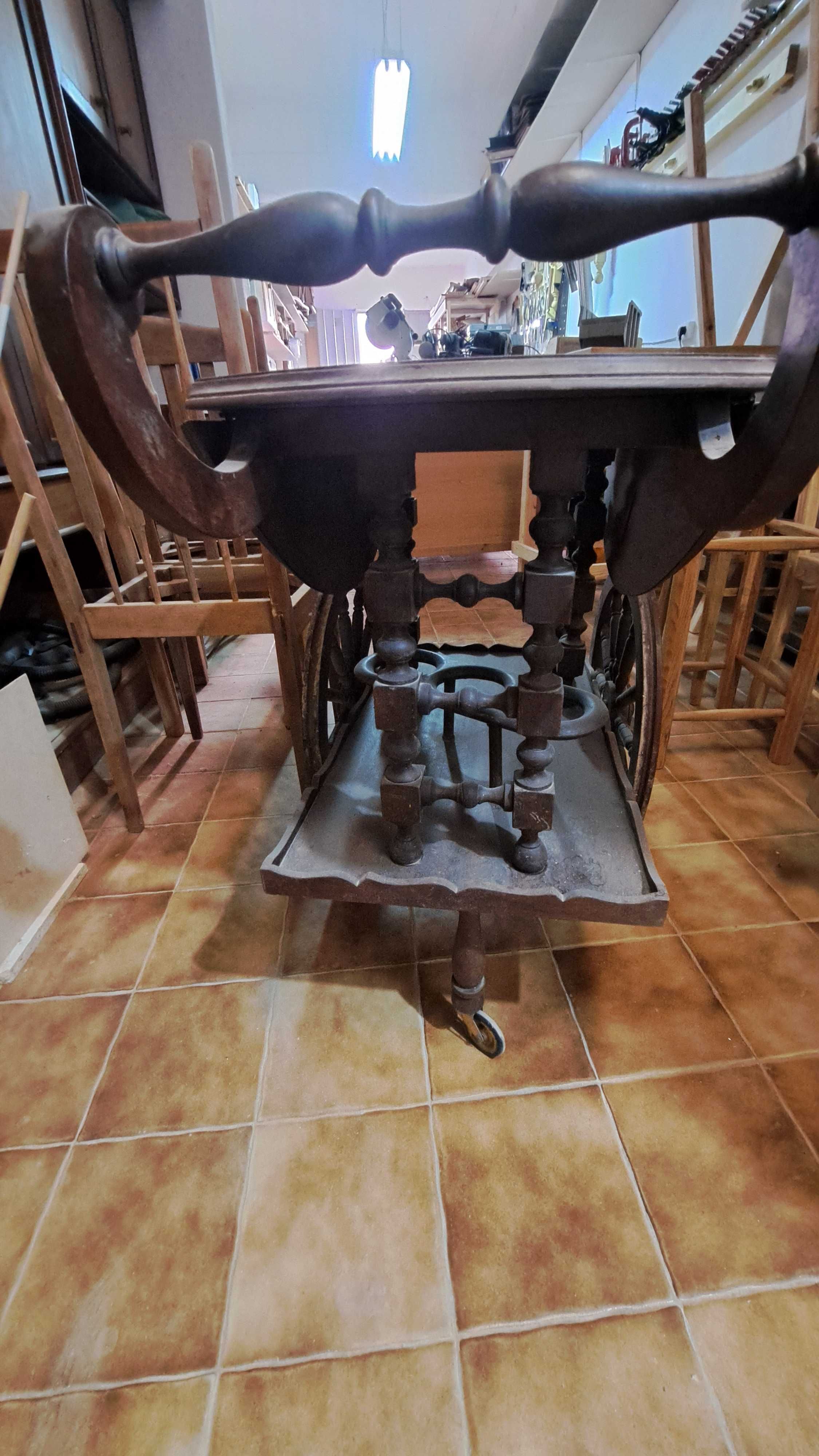 Carro de apoio em madeira