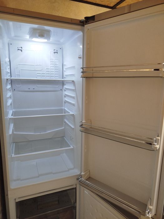 Продам холодильник в гарному стані