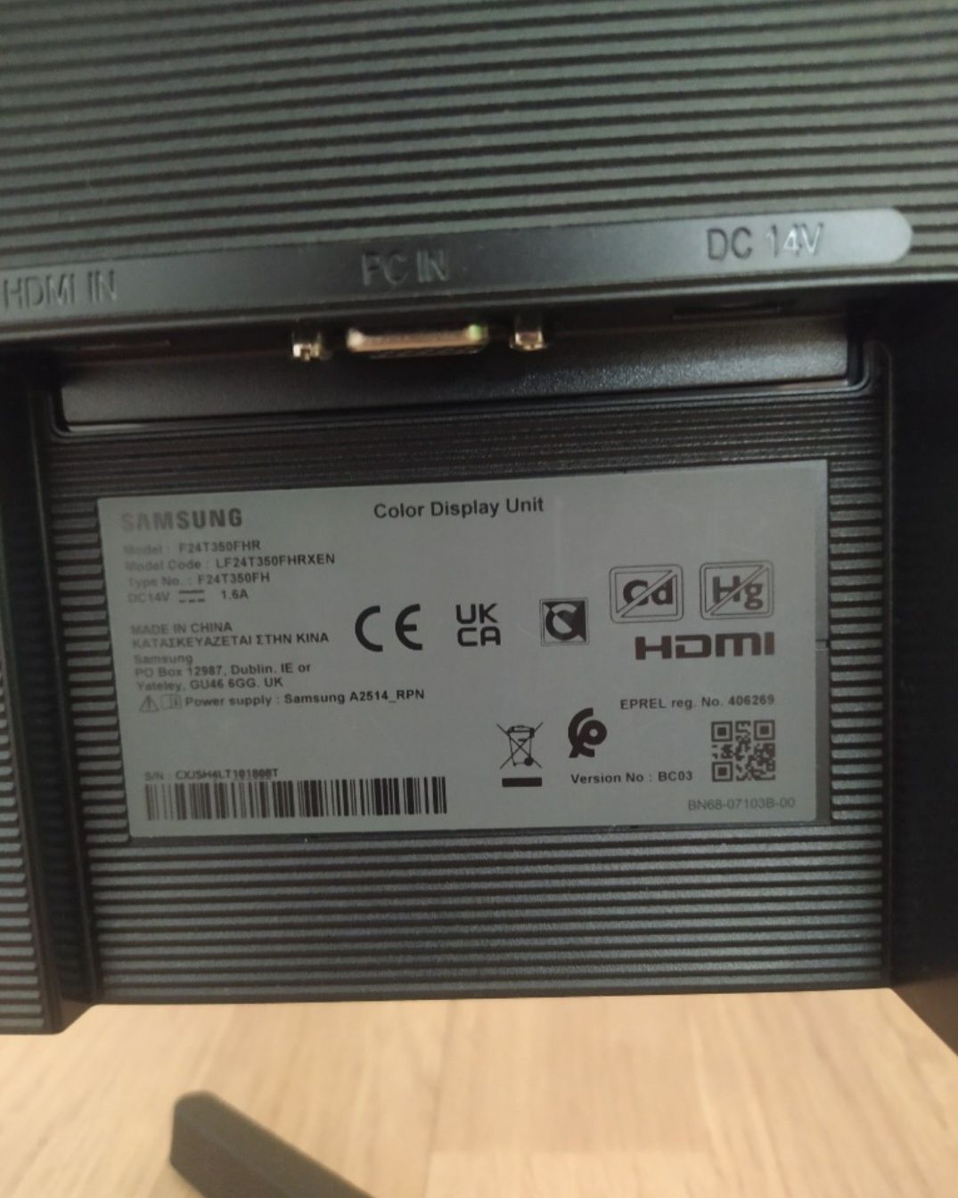 Monitor z uchwytem