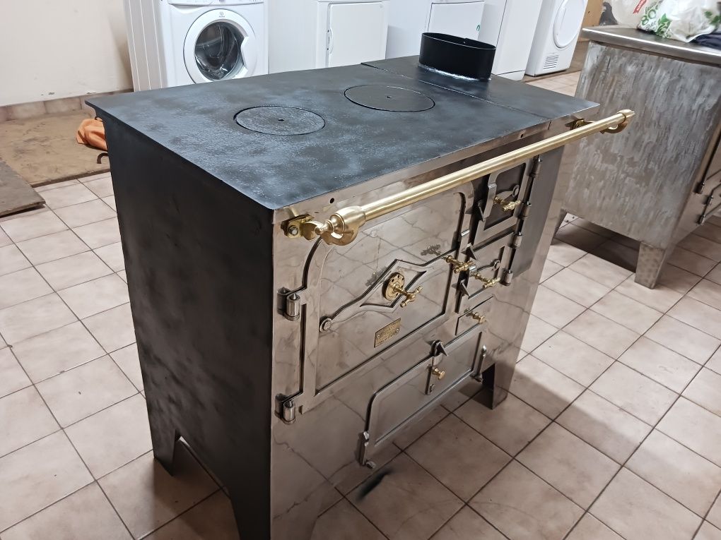 Fogao de lenha tradicional rústico, frente em inox com portas em inox