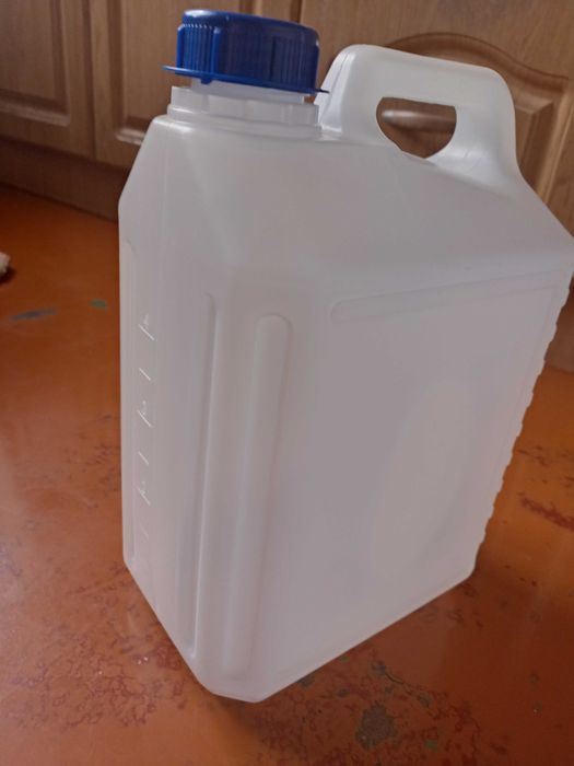 Каністр нова з кришкою