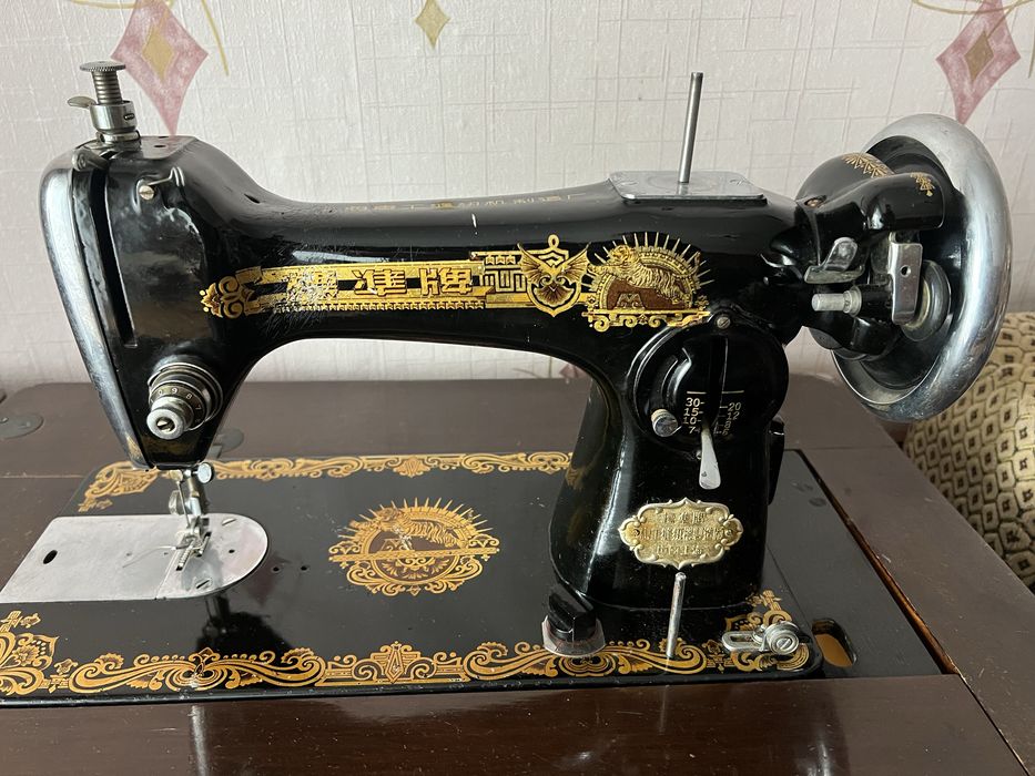 Швейна машинка старовинна