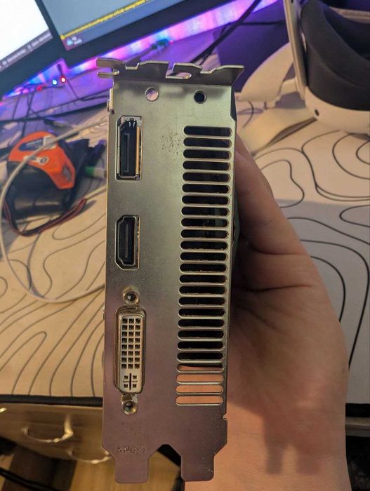 Бюджетна відеокарта AMD Radeon R9 370 4GB GDDR5