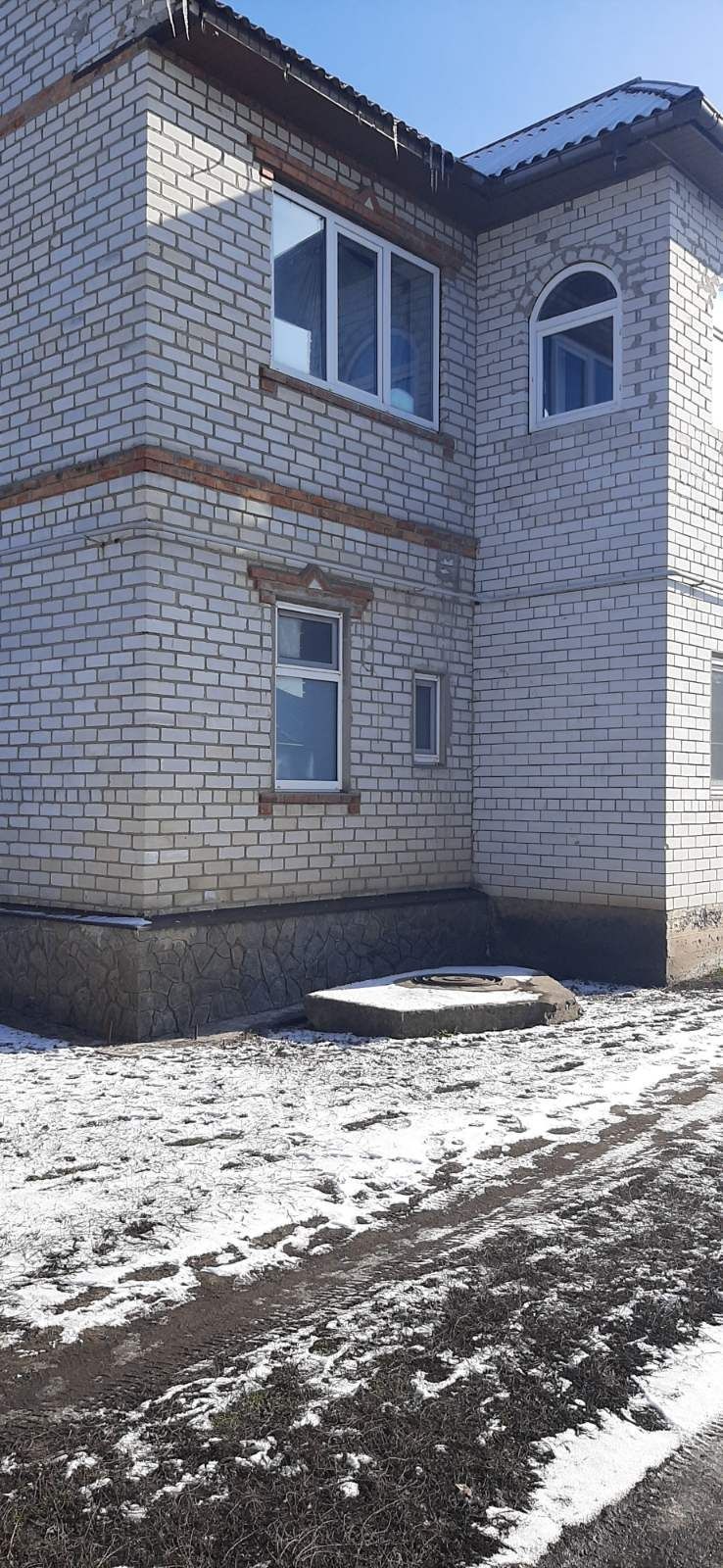 2х.этажный Дом с всеми хоз постройками для содержания животных и птиц