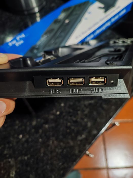 Base PlayStation 4 pro, 2 ventiladores + 2 carregadores 3 portas USB