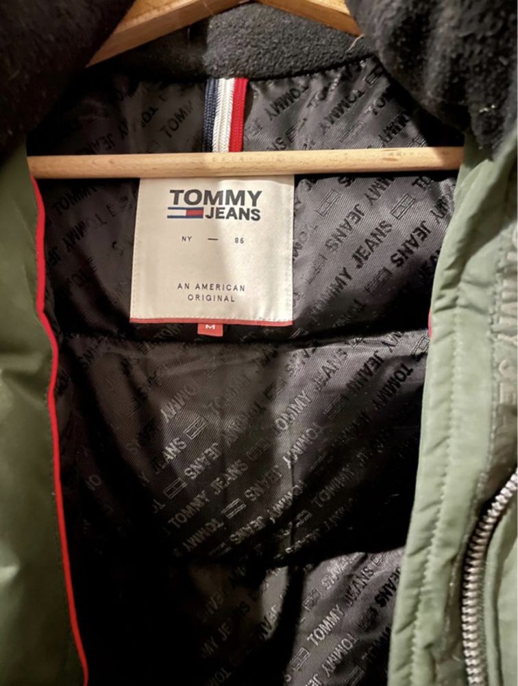 Zielona zimowa kurtka puchowa Tommy Jeans rozm. M