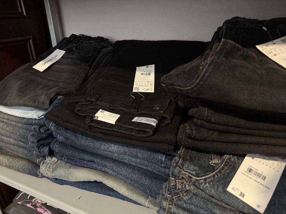 Розпродаж нового жіночого одягу