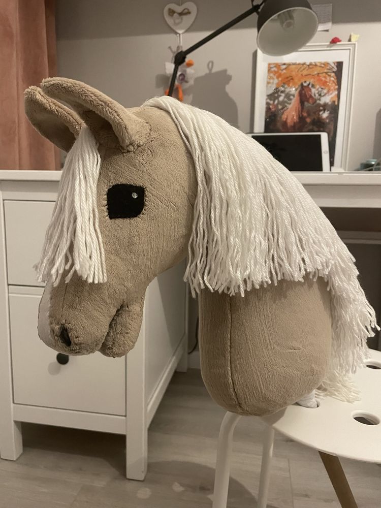 Hobby horse izabelowaty/karmelowy/beżowy A3