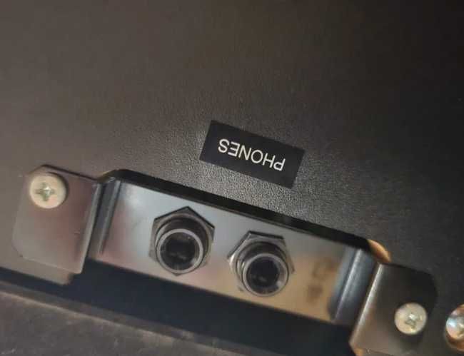 Piano Yamaha Arius YDP 142, como NOVO!