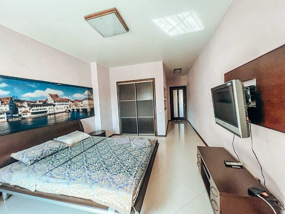 ЛЮКС 3-кімнатна квартира біля метро Лівобережна, подобово МВЦ