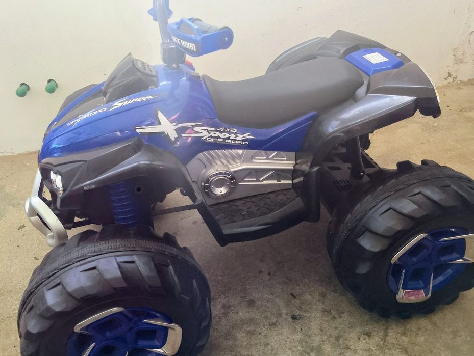 Vendo moto 4 de criança