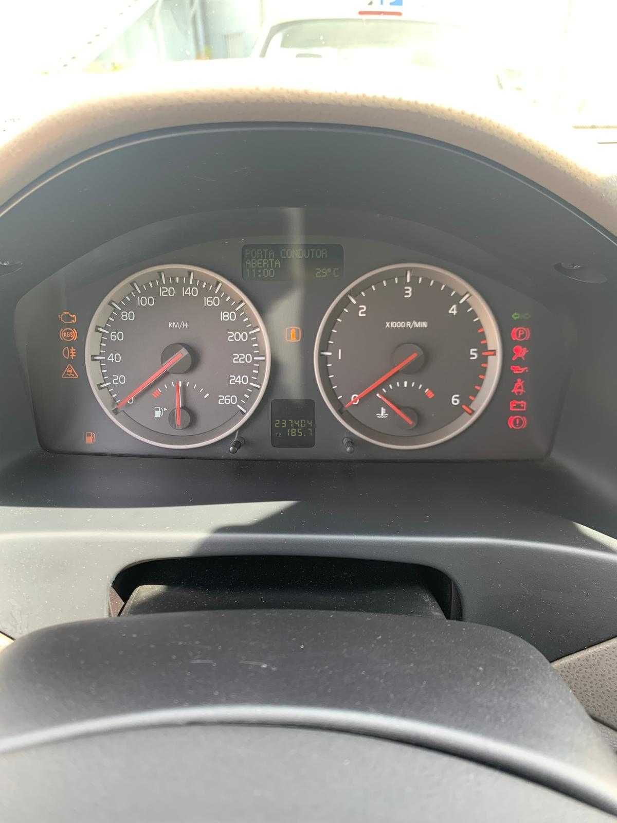 VOLVO V50 bem estimada