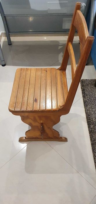 Cadeira em madeira maciça