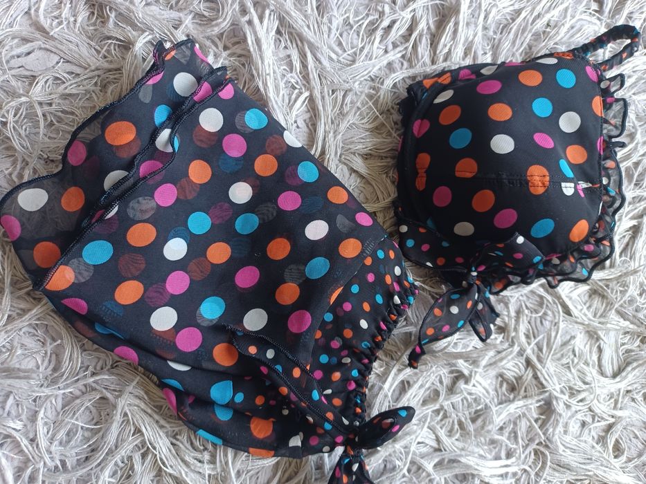 Piekny zestaw bielizny w kolorowe groszki 
s/m 
Marks&Spencer 
Spodenk