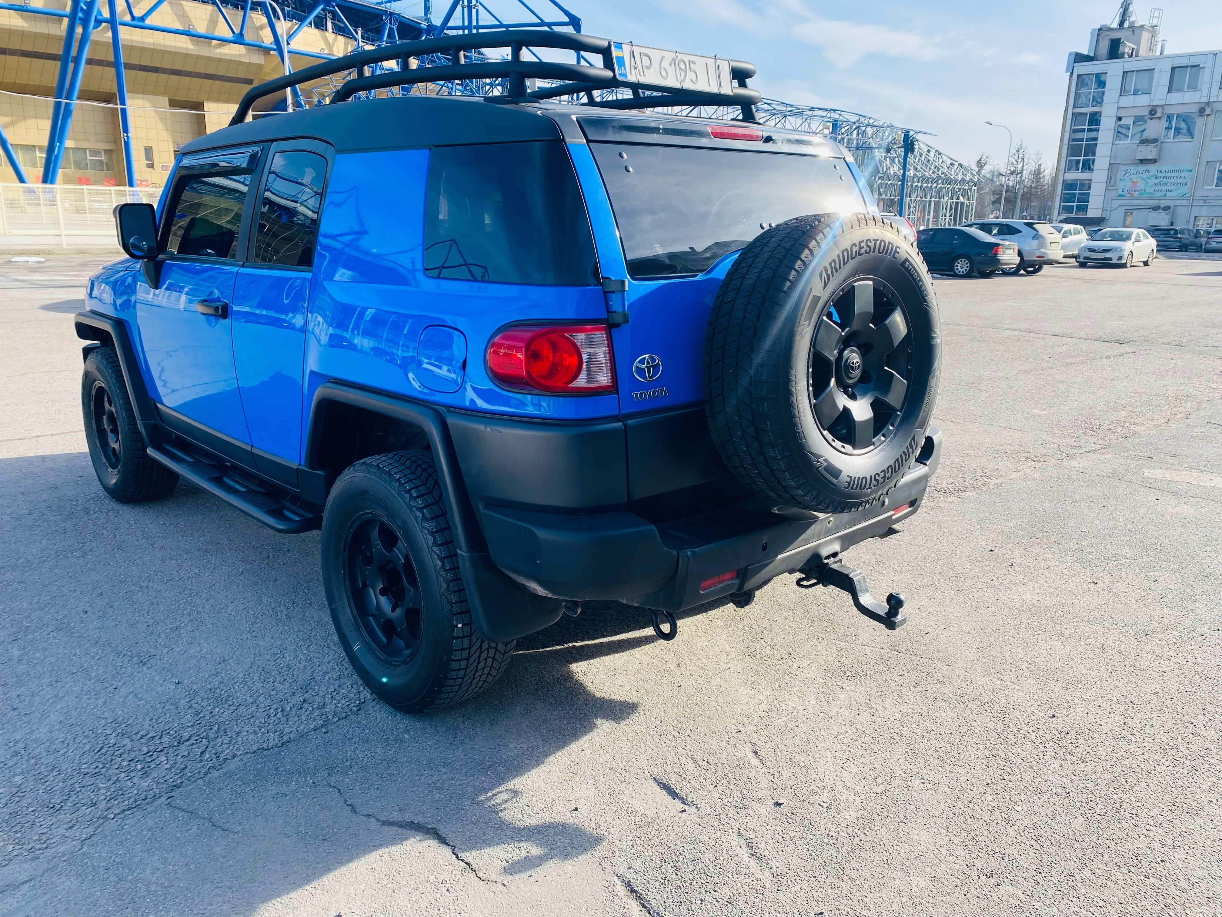 FJ Cruiser Газ 4*4 ,Возможен обмен.На авто либо недвижимость .