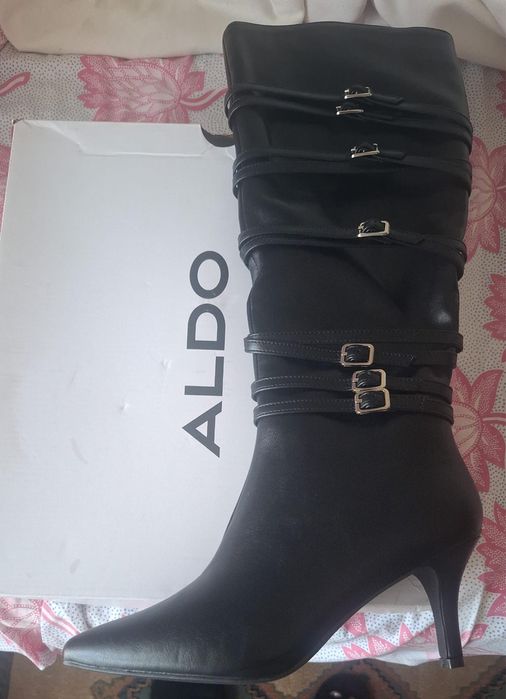 Vendo bota aldo nova na caixa
