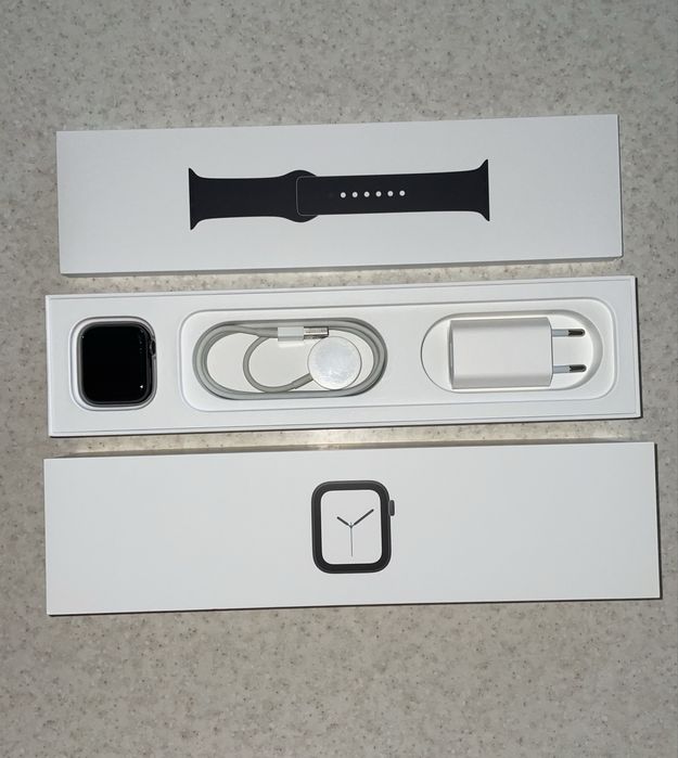 Apple Watch Series 4 Space Gray 40mm watchOS 9