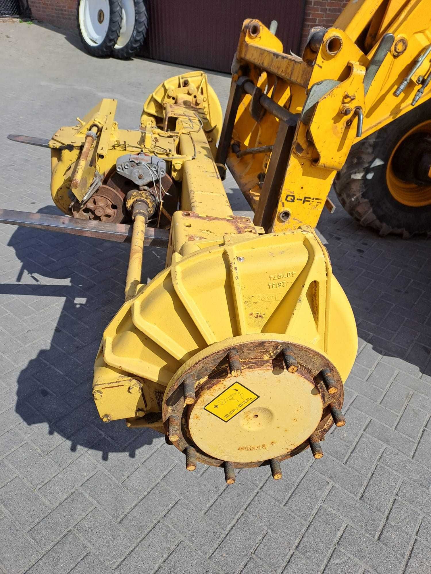 Przedni  most do kombajnu  New Holland  Tx 66 -68
