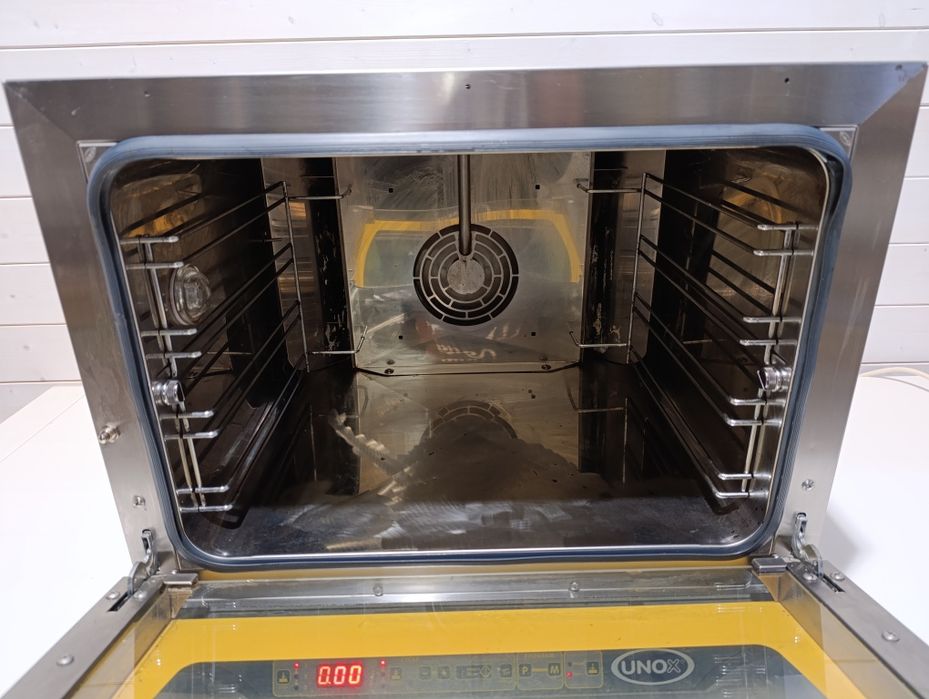 Piec konwekcyjno-parowy Unox XF 135.