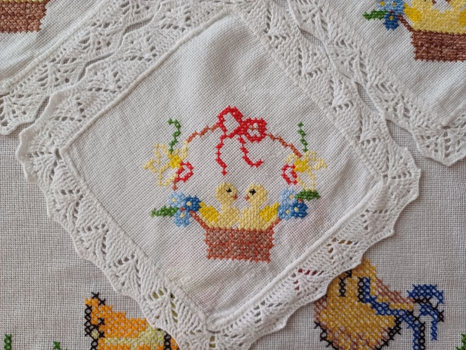 Obrus świąteczny,haft krzyżykowy